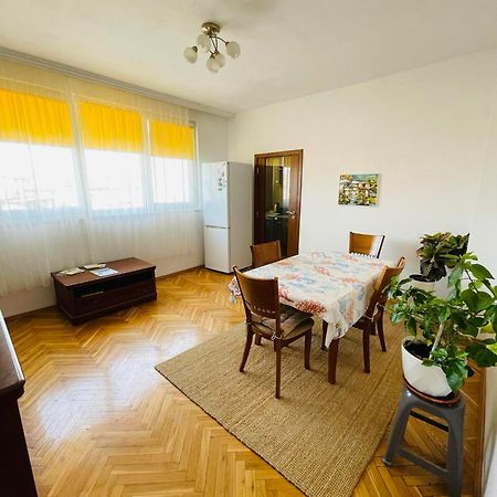 Sunny Cozy Flat In The Centre, Close To Beach, 4 Rooms, 105Sqm Varna Bagian luar foto
